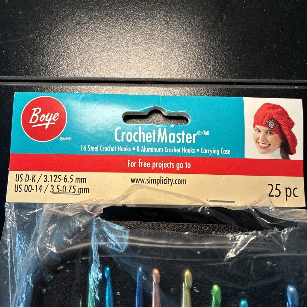 Boye 25pc CrochetMaster: 16 Steel Hooks 8 Aluminum Hooks Carrying Case New Open